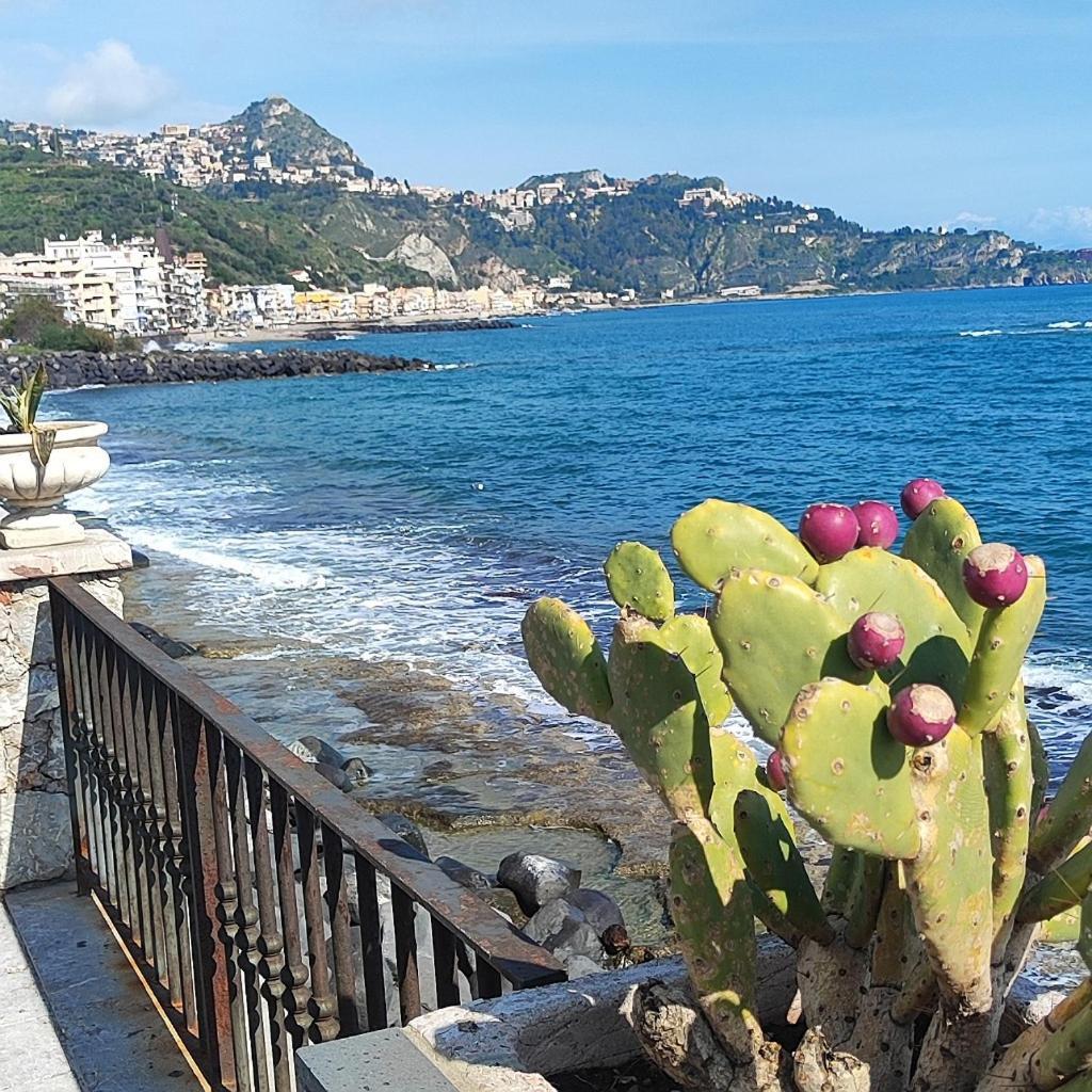 A Casa Dei Nonni Apartment Giardini Naxos Luaran gambar